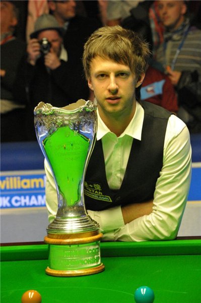 引起强烈反 引起强烈反