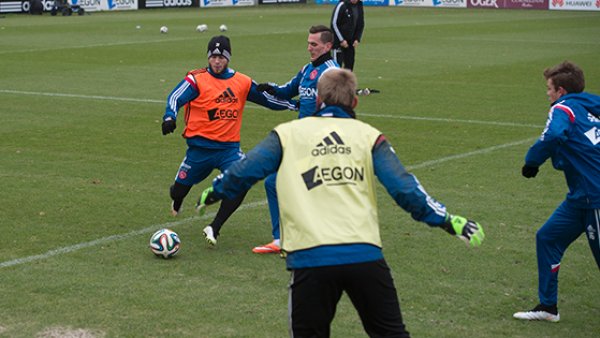 反而凭借 反而凭借